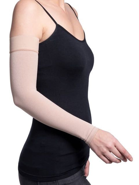 Sigvaris Advance Arm Sleeve 20-30mmHg Beige w/Grip Top